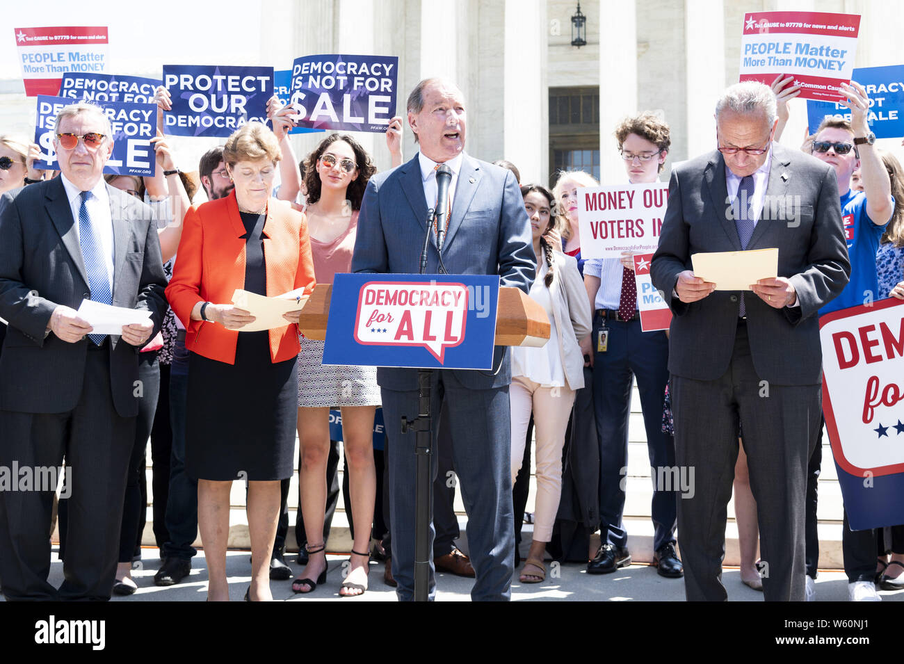 Washington DC, USA. 30 Jul, 2019. Der US-Senator Tom Udall (D-NM) in seiner Rede auf einer Veranstaltung mit Demokraten im Senat zu einer Verfassungsänderung Bürger United vor dem Obersten Gerichtshof der USA in Washington DC am 30. Juli 2019 aufzuheben. Quelle: Michael Brochstein/ZUMA Draht/Alamy leben Nachrichten Stockfoto