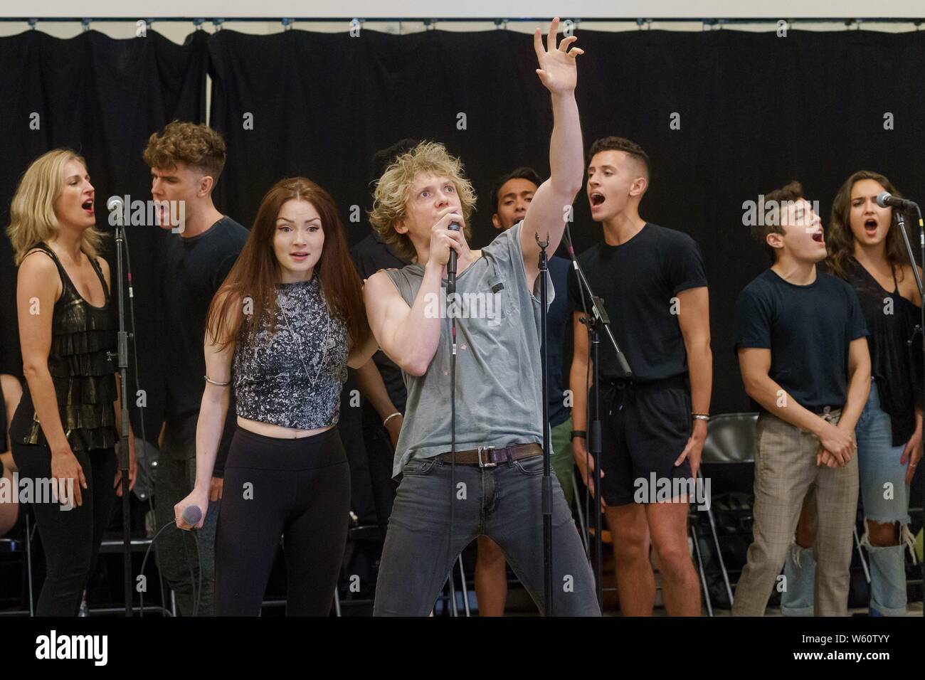 New York, NY, USA. 30. Juli, 2019. Christina Bennington, Andrew Polec Foto Aufruf zur FLEDERMAUS AUS DER HÖLLE: DIE MUSIKALISCHE Begrüßung, New York City, New York, NY 30. Juli 2019. Credit: Jason Smith/Everett Collection/Alamy leben Nachrichten Stockfoto