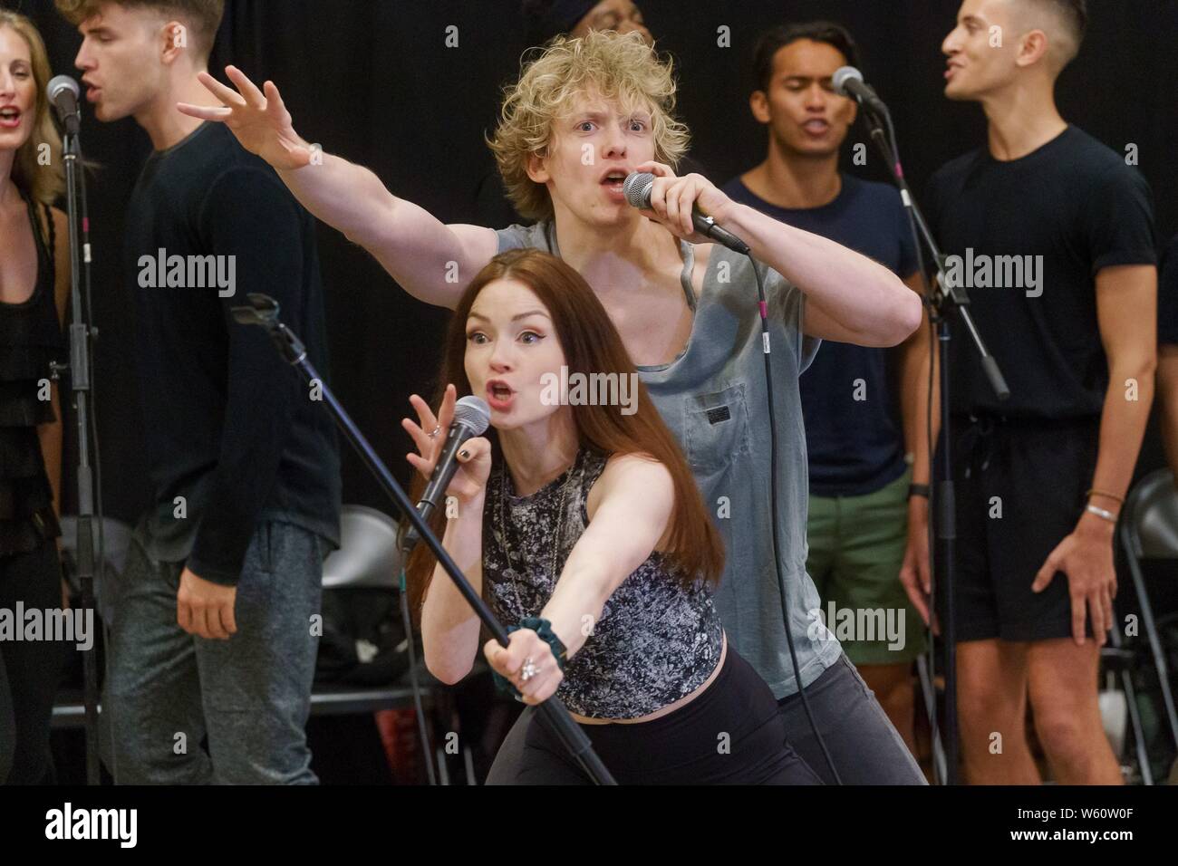 New York, NY, USA. 30. Juli, 2019. Christina Bennington, Andrew Polec Foto Aufruf zur FLEDERMAUS AUS DER HÖLLE: DIE MUSIKALISCHE Begrüßung, New York City, New York, NY 30. Juli 2019. Credit: Jason Smith/Everett Collection/Alamy leben Nachrichten Stockfoto