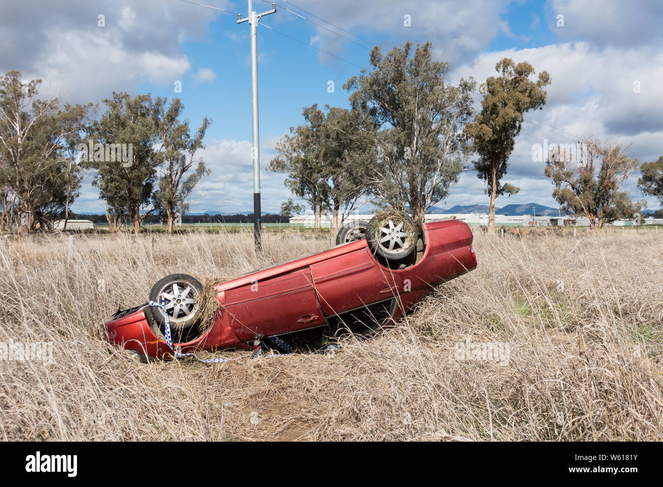 Mitsubishi Limousine nach dem Schleudern Straße. Stockfoto