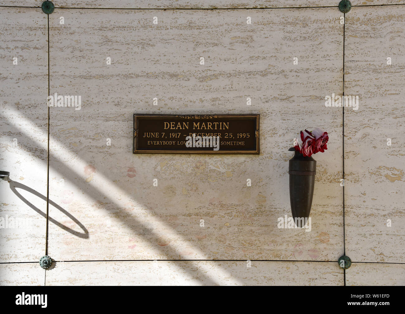 LOS ANGELES, CA/USA - 15. MÄRZ 2019: Dean Martin's Grab an durchbohren Brüder Westwood Village Memorial Park, letzte Ruhestätte von Berühmtheiten Stockfoto