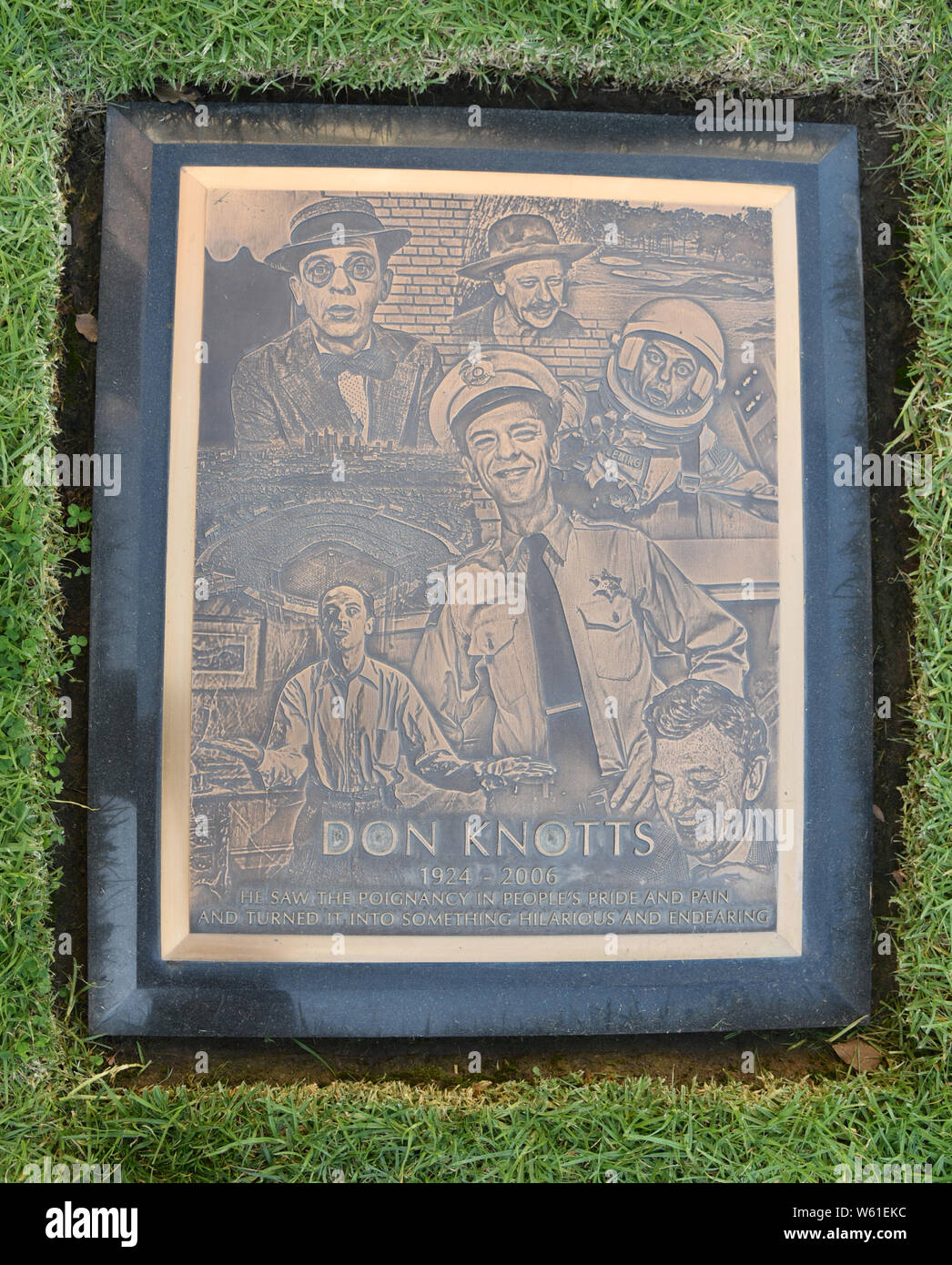LOS ANGELES, CA/USA - 15. MÄRZ 2019: Schauspieler Don Knotts tombstone an durchbohren Brüder Westwood Village Memorial Park, wo viele Prominente begraben sind Stockfoto