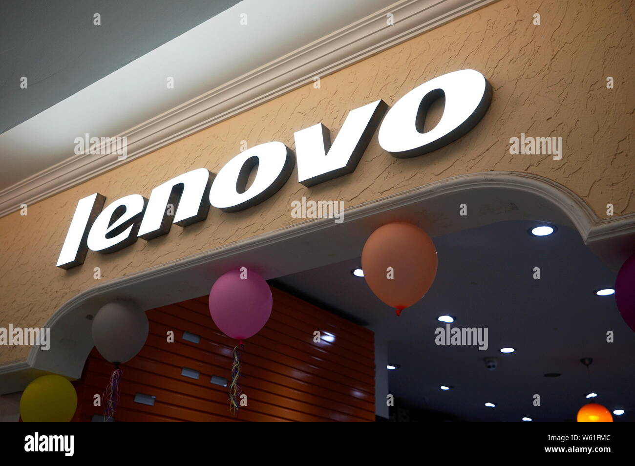 ---- Blick auf einen Speicher von Lenovo in Shanghai, China, 4. Oktober 2018. Lenovo gewinnt Top Spot in globalen Marktanteil von herkömmlichen PCs während Apple Stockfoto