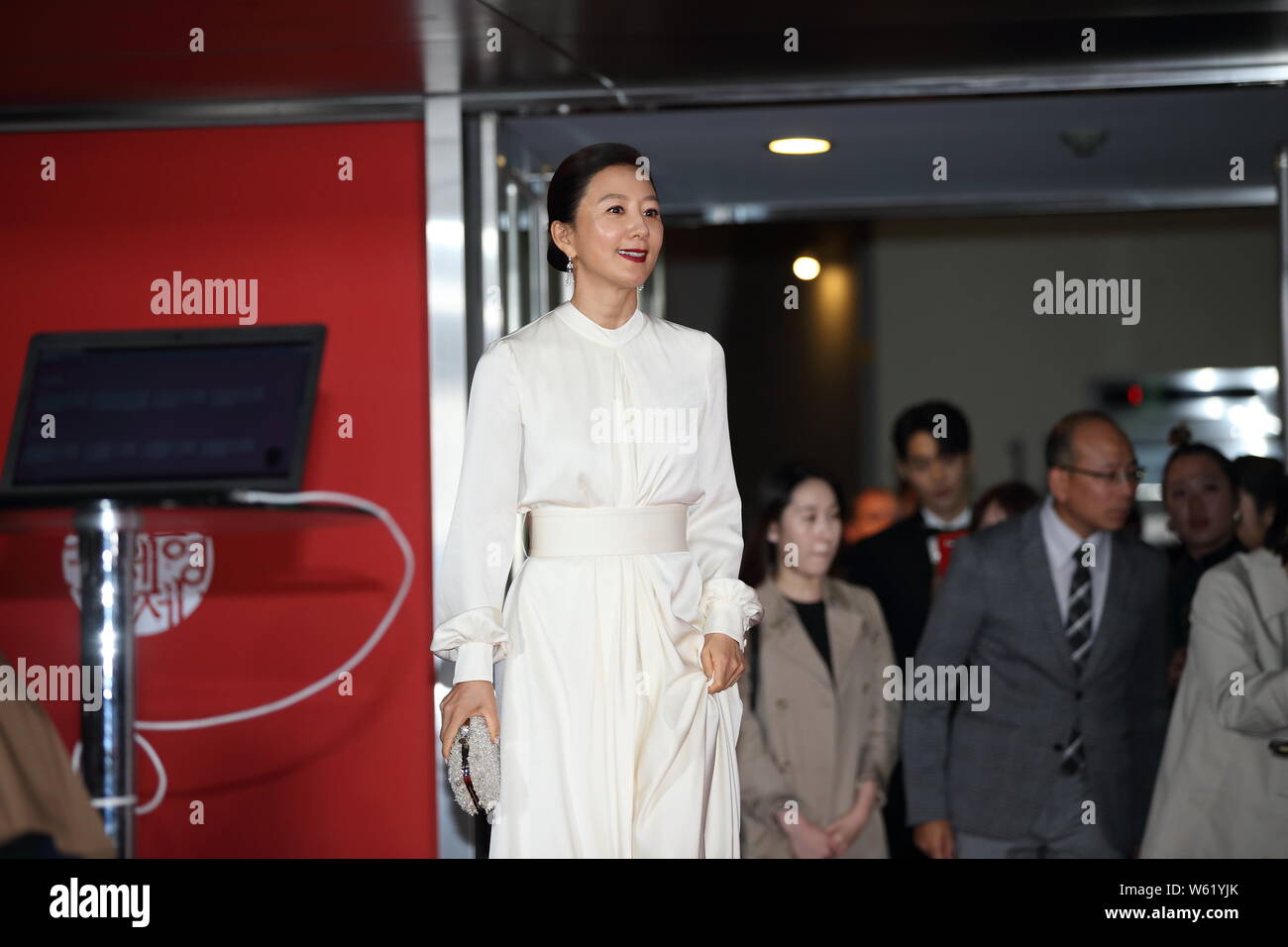 Koreanische Schauspielerin Kim Hee-ae kommt auf den roten Teppich für die 23 Busan International Film Festival in Busan, Südkorea, 4. Oktober 2018. Stockfoto