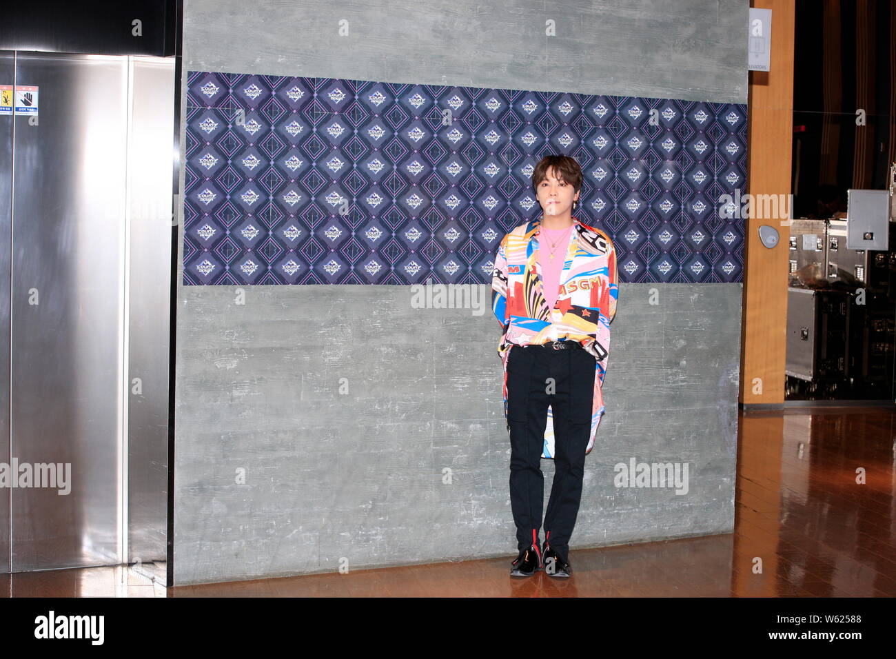 Lee Hong-gi der Koreanischen Boy Group F.T. Insel (FTISLAND) kommt für eine Episode der K-Pop chart TV-Show! Countdown" in Seoul, Südkorea, 2 Stockfoto