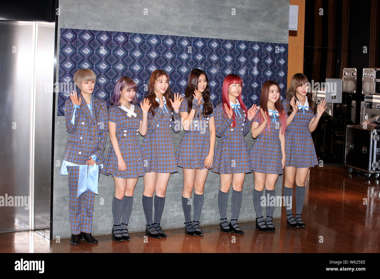 Die Mitglieder der koreanischen Mädchen Gruppe GWSN kommen für eine Episode der K-Pop chart TV-Show! Countdown" in Seoul, Südkorea, 25. Oktober 2018. Stockfoto