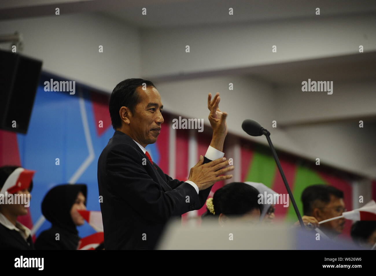 Indonesischer Präsident Joko Widodo nimmt an der Eröffnungsfeier der 3. asiatische Para Spiele bei GBK Main Stadium in Jakarta, Indonesien, 6. Oktober 2018. Stockfoto