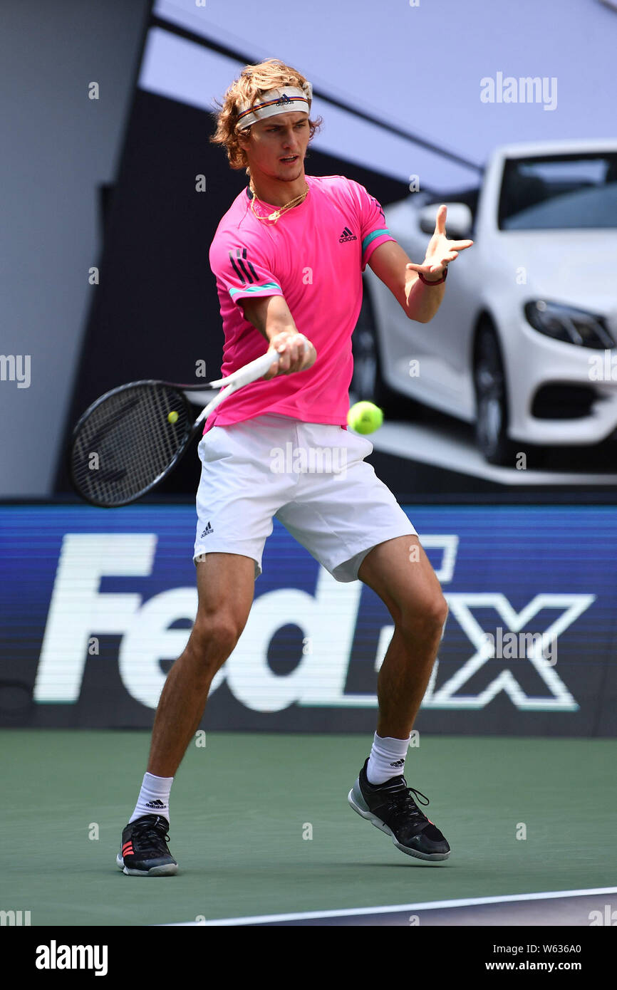 Deutsche Tennisspieler Alexander Zverev nimmt Teil an einem Training in Vorbereitung auf die Rolex Shanghai Masters Tennis Turnier 2018 in Shangha Stockfoto