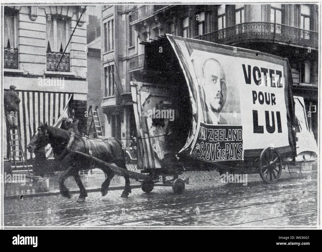 UNE CAMPAGNE ÉLECTORALE À L'américaine dans la Bonne VILLE DE BRUXELLES. UN CAMION DE DÉMÉNAGEMENT N'EST PAS VANTER NÉGLIGÉ POUR LA CANDIDATURE DU CHEF Stockfoto