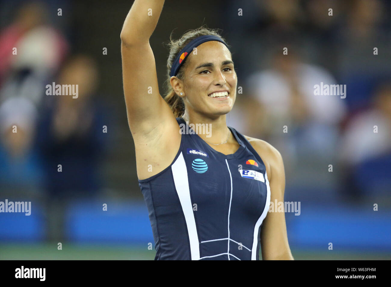 Monica Puig de Puerto Rico reagiert nach einem Sieg gegen Caroline Wozniacki aus Dänemark in der dritten Runde während der 2018 Dongfeng Motor WTA Wuhan öffnen Stockfoto