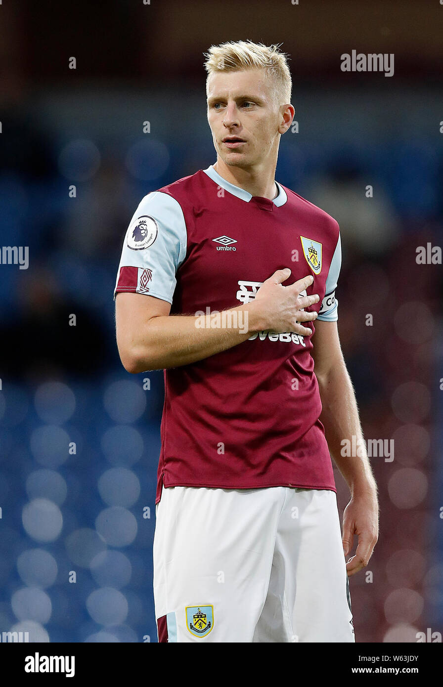 Burnley ist Ben Mee in Aktion gegen Schön, während der Saison Testspiel in Turf Moor, Burnley. Stockfoto