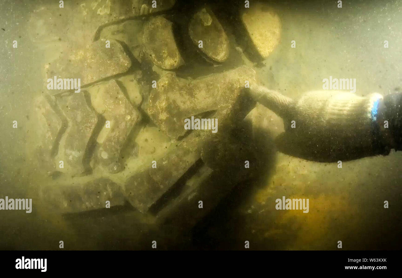 Chinesische Zeichen "Jing" ist auf den Trümmern des Chinesischen cruiser Jingyuan, ein Kriegsschiff der Beiyang Flotte, die von der japanischen Marine versenkt wurde gesehen Stockfoto