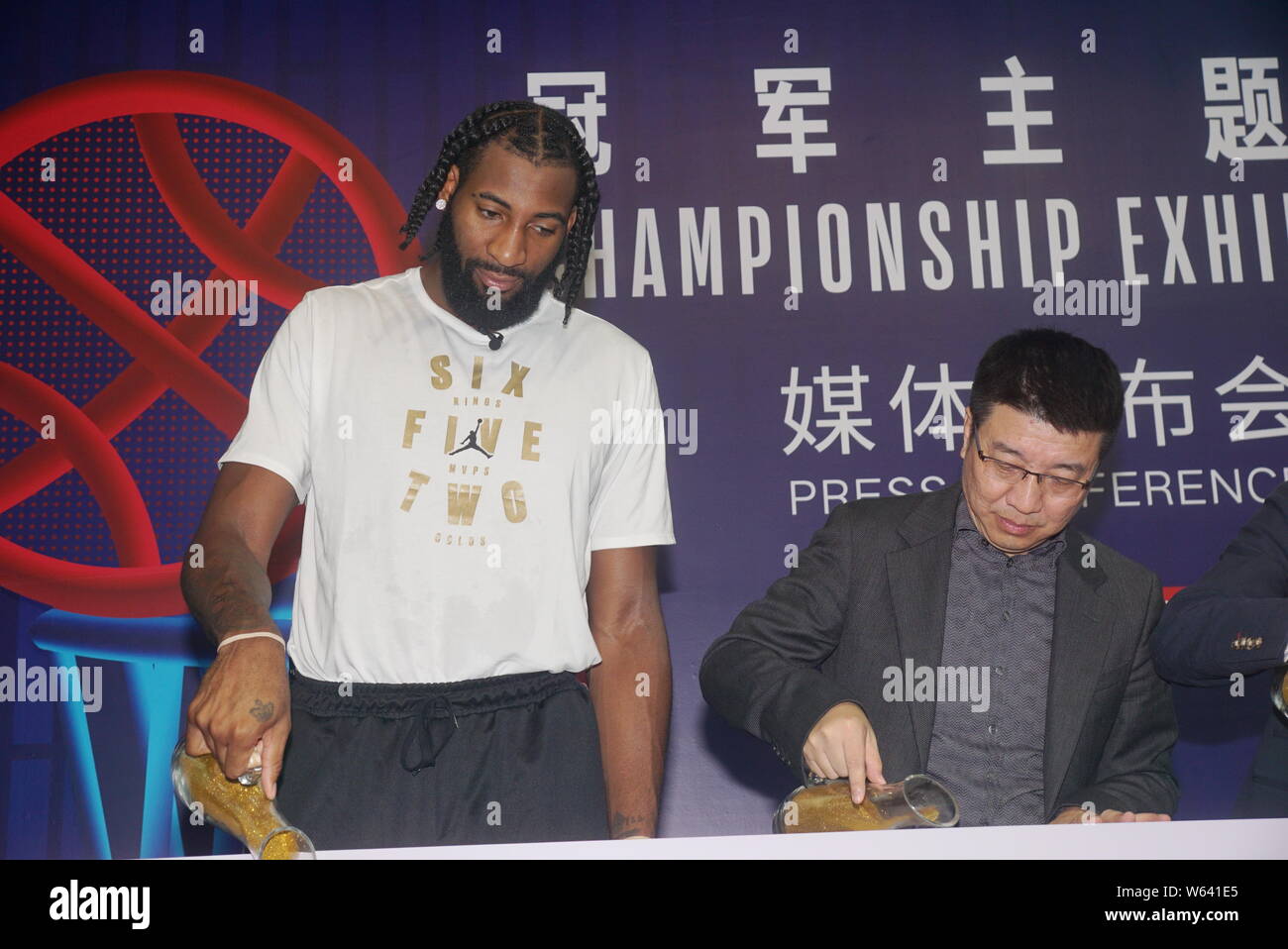 NBA-Star Andre Drummond von Detroit Pistons besucht eine Pressekonferenz für die NBA Meisterschaft Ausstellung in Shanghai, China, 31. August 2018. Stockfoto