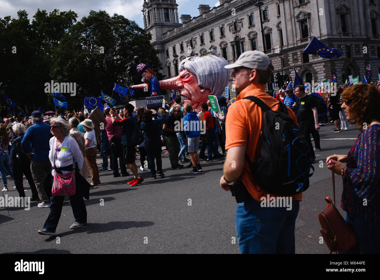 Juli 20, 2019, London, Vereinigtes Königreich: ein Bildnis des britischen Premierministers Theresa May, mit Brexit Aufspiessend der Wirtschaft, stehen an Parliament Square als Demonstranten zu einer Kundgebung am Ende der Anti-Brexit 'March für Änderung' in London sammeln. Quelle: David Cliff/SOPA Images/ZUMA Draht/Alamy leben Nachrichten Stockfoto