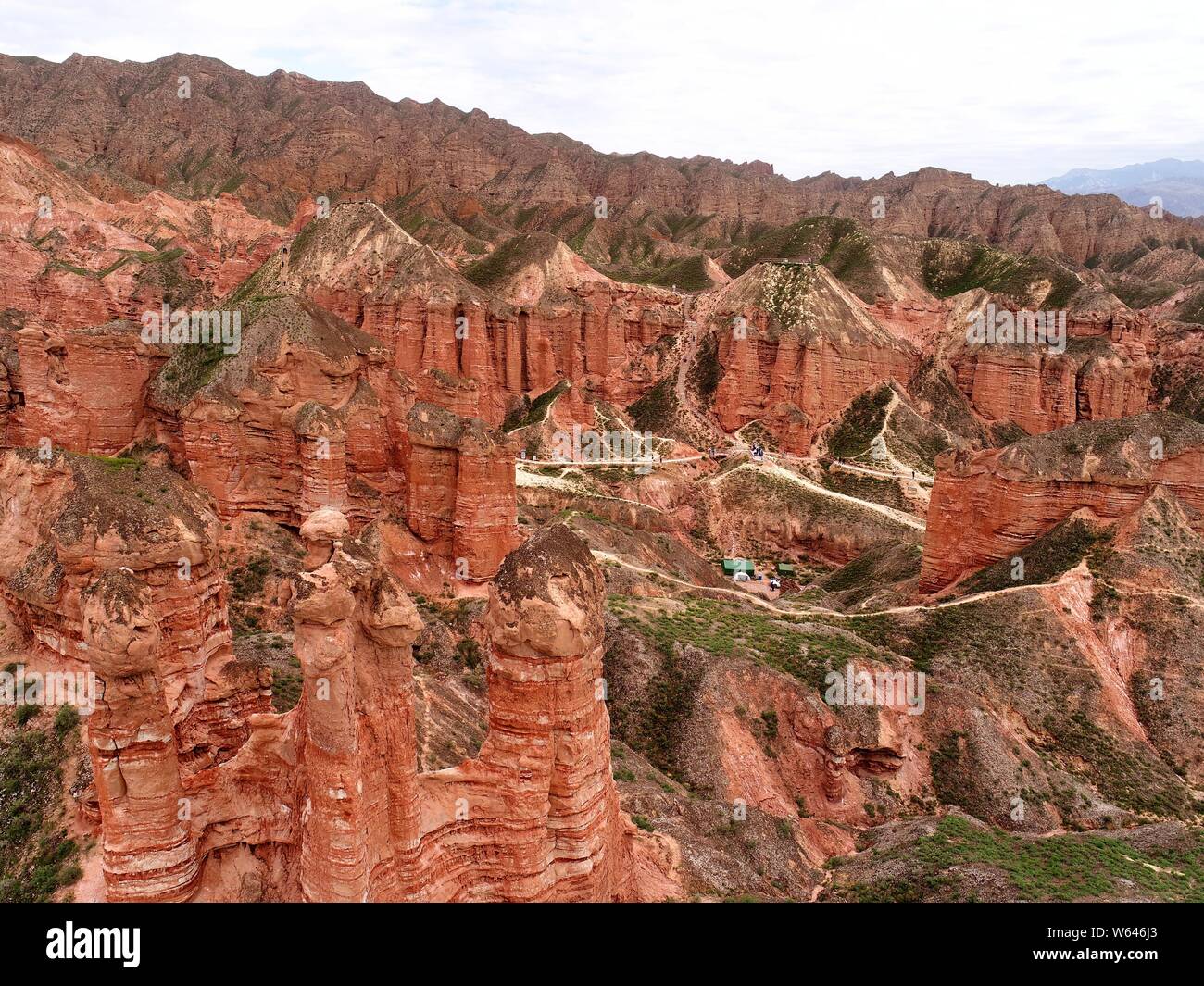 Landschaft von Danxia Relief an der Qicai Danxia landschaftlich reizvollen Gegend von Zhangye Danxia Relief geologischen Park in Zhangye Stadt im Nordwesten Chinas Gansu provi Stockfoto