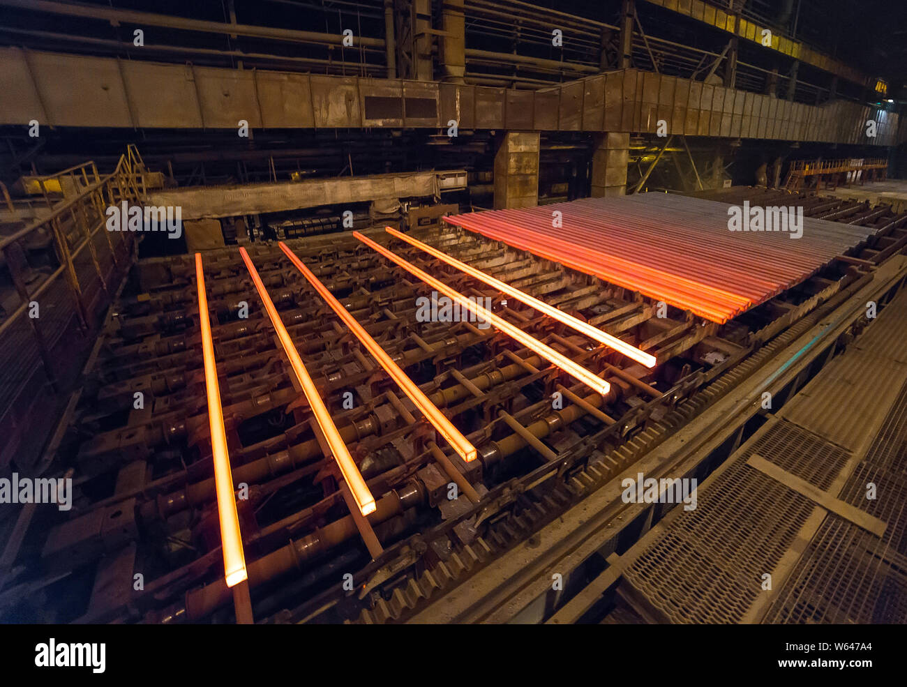 Hot square Stahl blühen auf der Roll-Tabelle Stockfoto