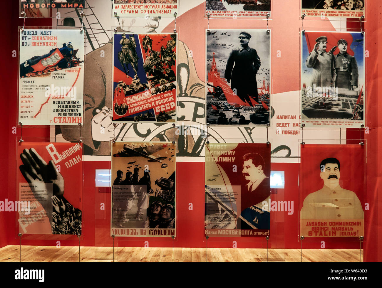 Europa, Polen, Danzig, Sammlung russischer Propaganda Plakate für den Krieg im Inneren des Museums des Zweiten Krieges in Danzig Stockfoto