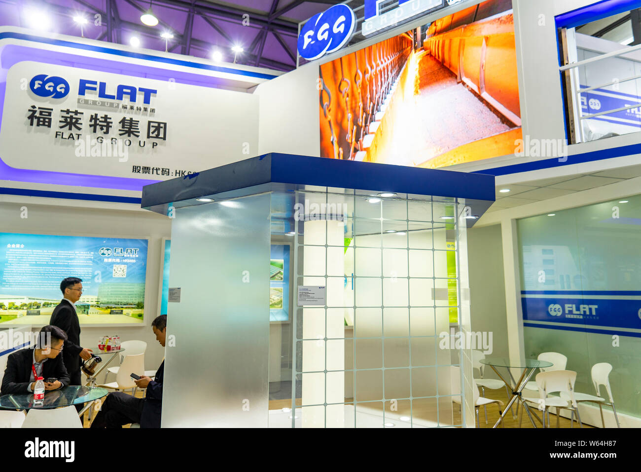 ---- Leute besuchen Sie den Stand von Flachglas Group Co., Ltd. Während der SNEC PV Power Expo 2018 in Shanghai, China, 30. Mai 2018. Aktien von photovolt Stockfoto