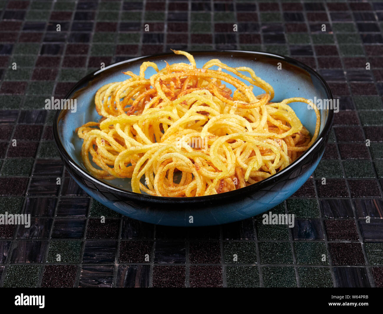 Knusprig gebackenem spiralized Pommes; ideal als Seite Für einen Burger Stockfoto