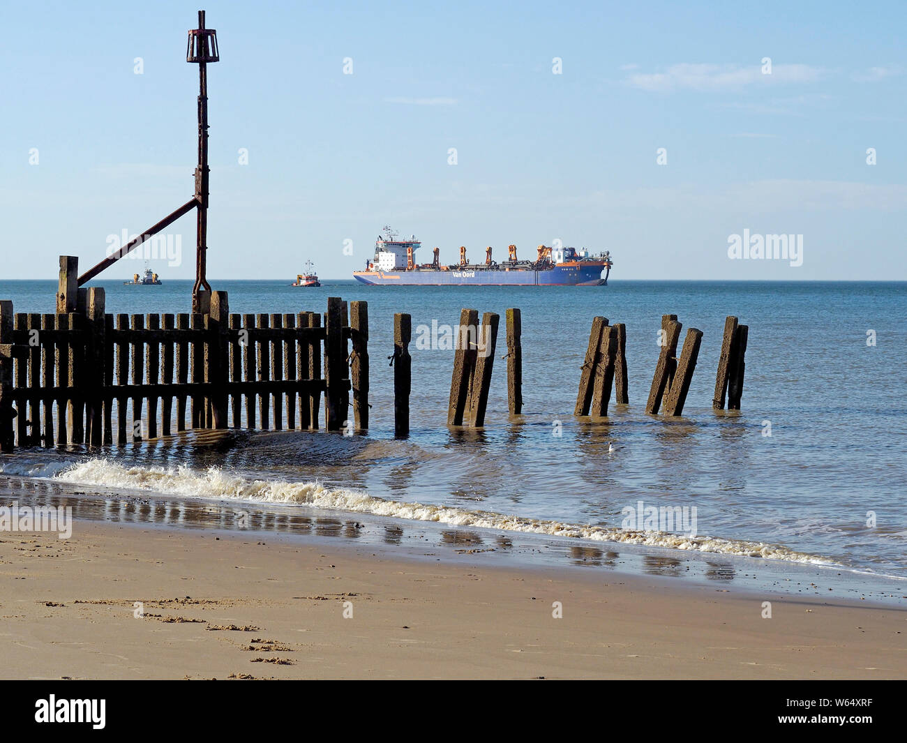 Ein großer Bagger aus der Strand in Bacton, Norfolk ist Teil einer £ 22 M sandscaping Regelung für den Küstenschutz, die von Royal HaskoningDHV werden Stockfoto