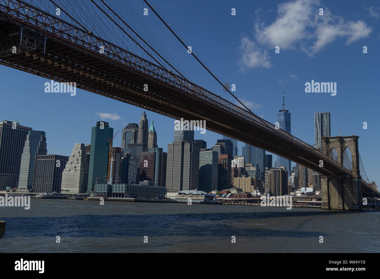 Schuß von Manhattan aus unter der Brooklyn Bridge Stockfoto