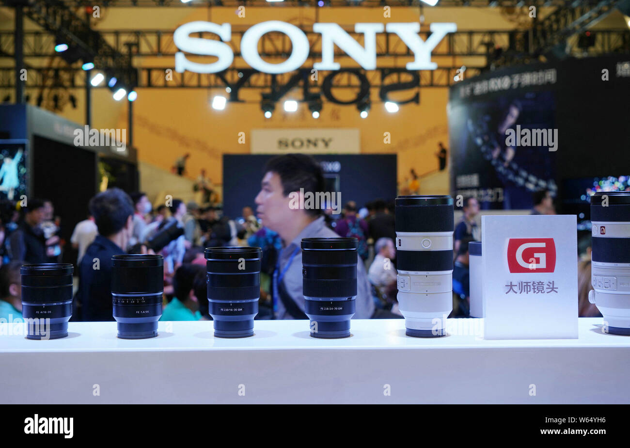 ---- Leute besuchen Sie den Stand von Sony während der Expo in Peking, China, 3. Mai 2018. Sony Produkte wurden zuerst in dem chinesischen Festland i eingeführt Stockfoto