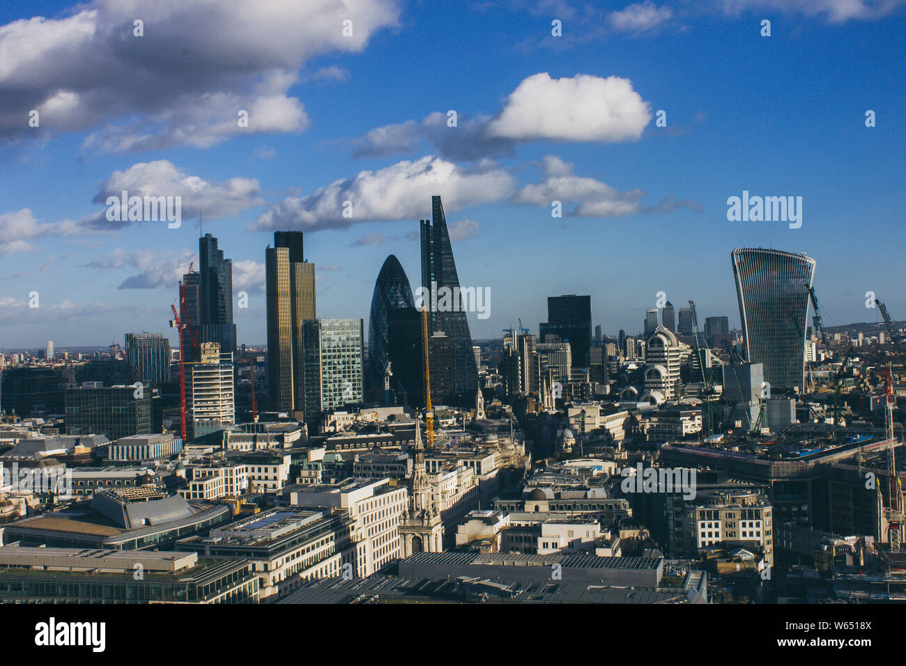 Skyline von London auf ein wenig bewölkter Tag Stockfoto