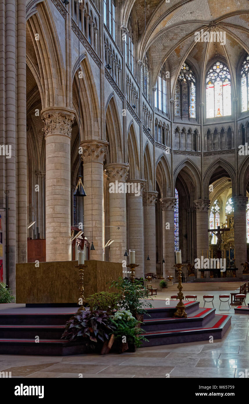 Kathedrale Notre Dame; 1876, Altar, Gothic, Querschiff, Bögen
