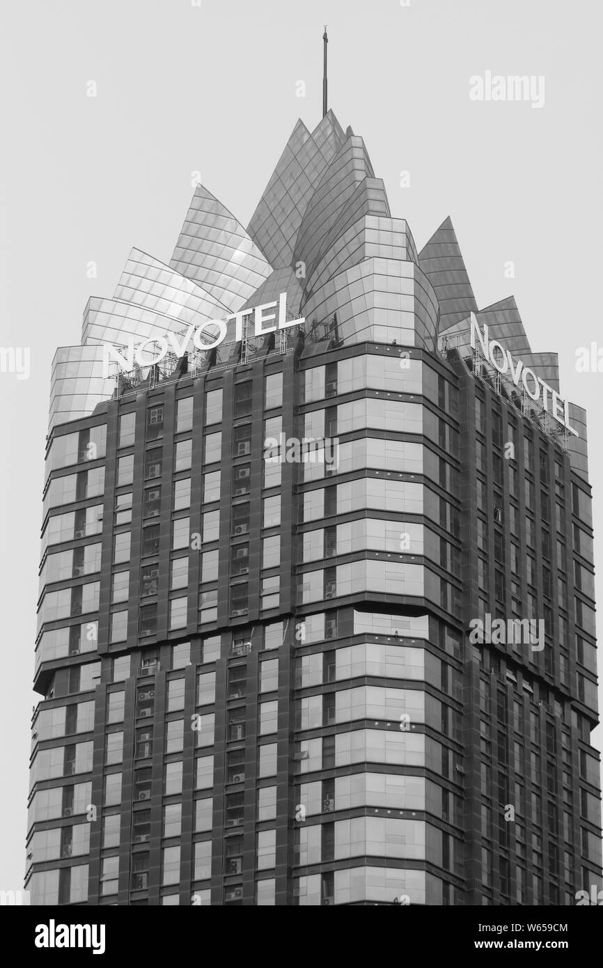 ---- Blick auf eine Gruppe von AccorHotels Novotel Hotel in Zhengzhou City, Central China Provinz Henan, 21. Juli 2013. Huazhu Gruppe, ehemals ein bekannter Stockfoto