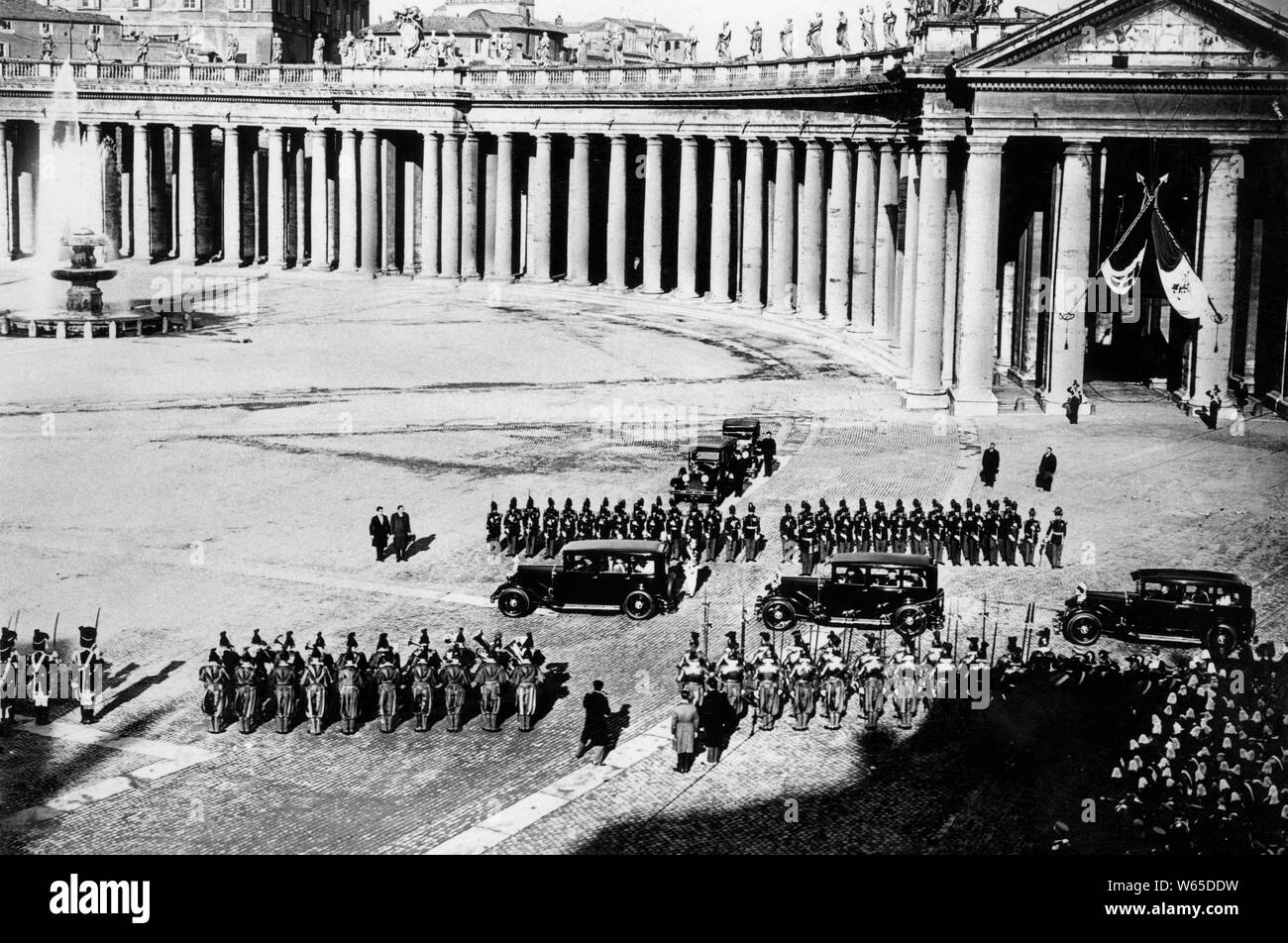 Päpstlichen Truppen in Piazza San Pietro, 1910-20 Stockfoto