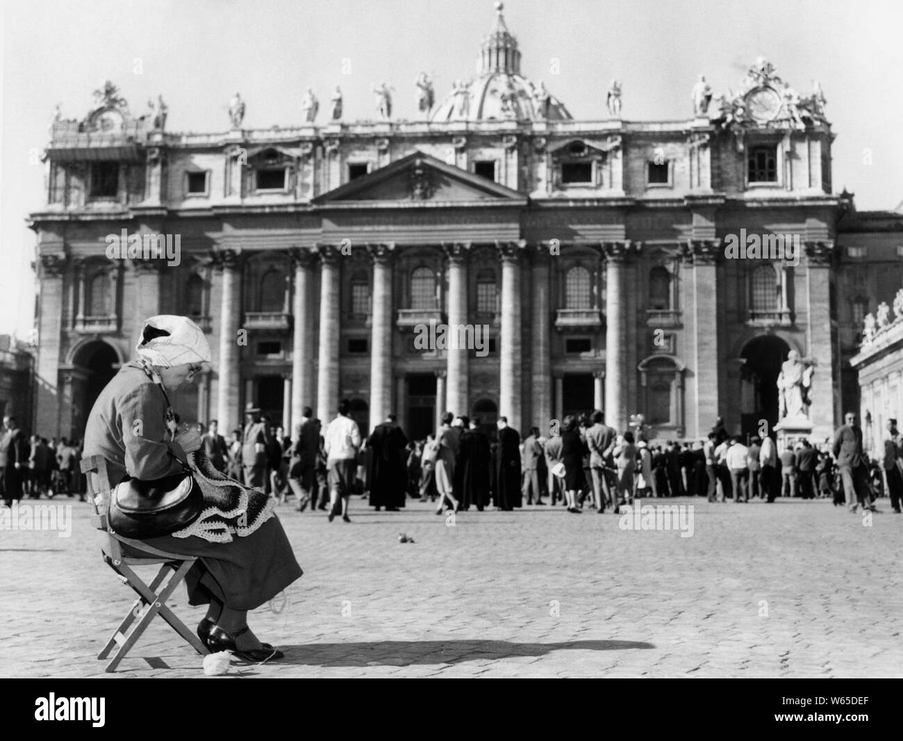 Warten auf die Wahl des neuen Papstes, Rom, 1958 Stockfoto