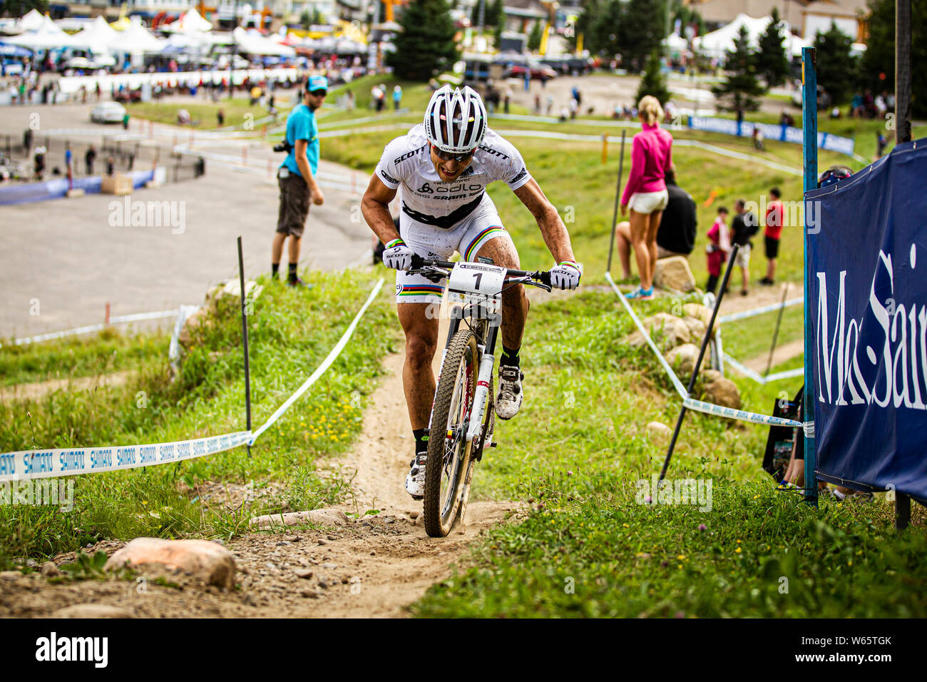 AUGUST 10, 2013 - Mont Sainte Anne, Kanada. Nino Schurter an der UCI Mountainbike Cross Country World Cup. Stockfoto