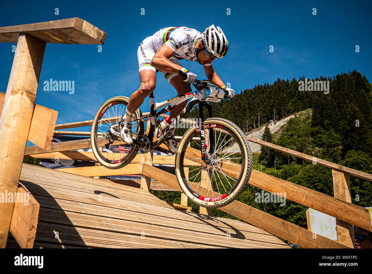 AUGUST 24, 2014 - Meribel, Frankreich. Nino Schurter an der UCI Mountainbike Cross Country World Cup. Stockfoto