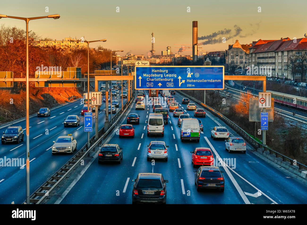 Zaehfliessender Verkehr, Stadtautobahn A 100, Wilmersdorf, Berlin, Deutschland Stockfoto