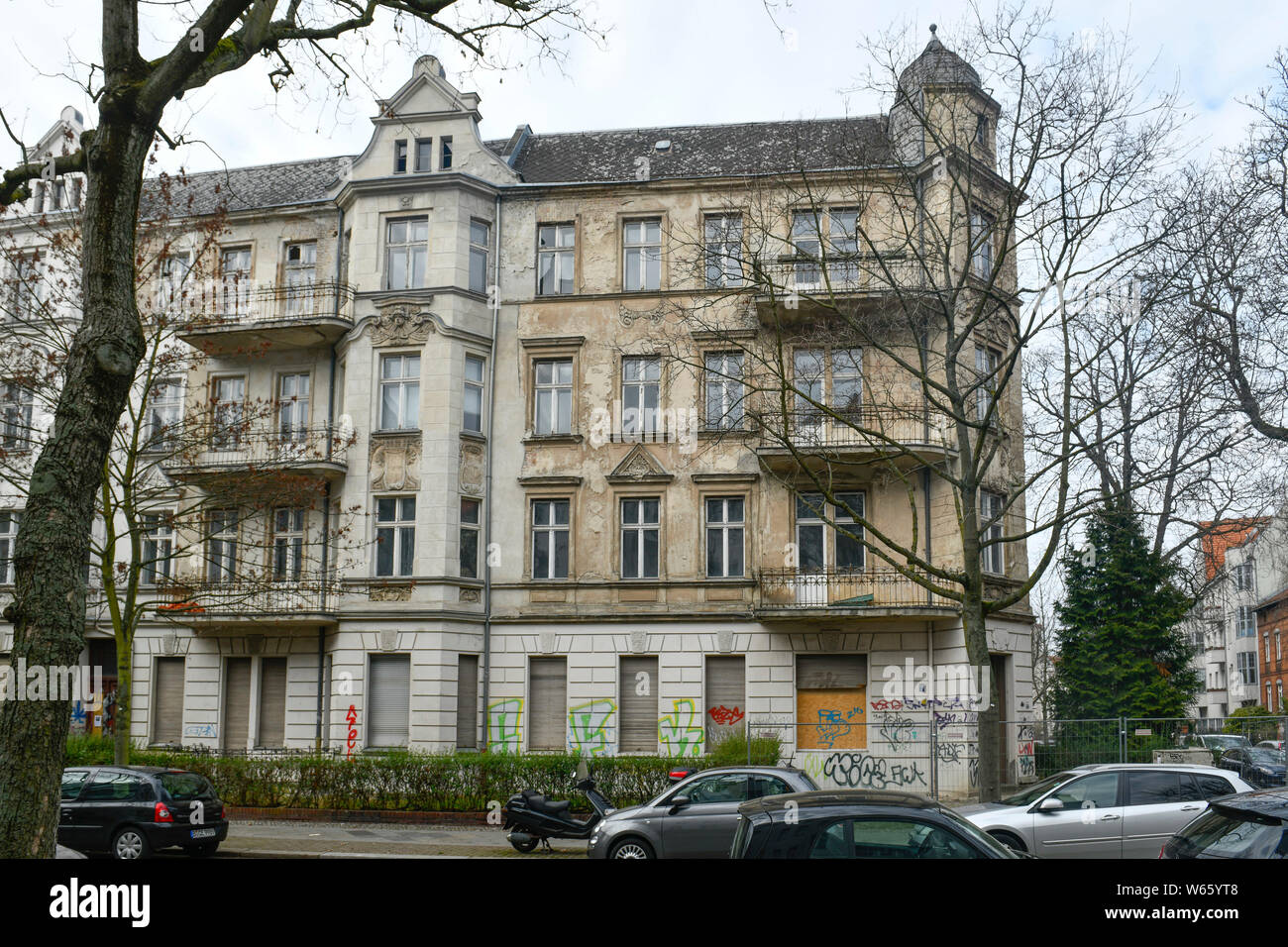 Leerstand Wohnhaus, Stubenrauchstrasse Ecke Odenwaldstrasse, Friedenau, Berlin, Deutschland Stockfoto