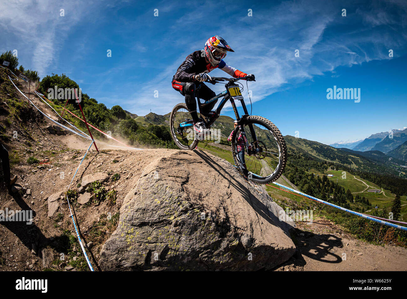 AUGUST 22, 2014 - Meribel, Frankreich. Loic Bruni Racing an der UCI Mountainbike Downhill World Cup Stockfoto