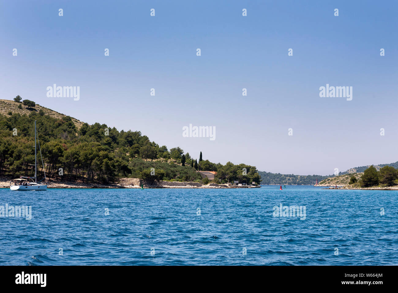 Prolaz Proversa Mala, der Meerenge zwischen der Insel Dugi Otok und Otok Katina in der Archipeligo Zadar, Kroatien Stockfoto