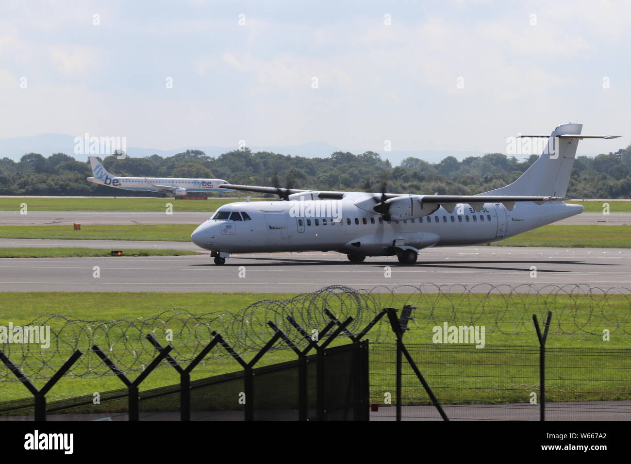 A Guernsey Aurigny ATR 72 - 600 Landung am Flughafen Manchester Credit : Mike Clarke / Alamy Stock Photos Stockfoto