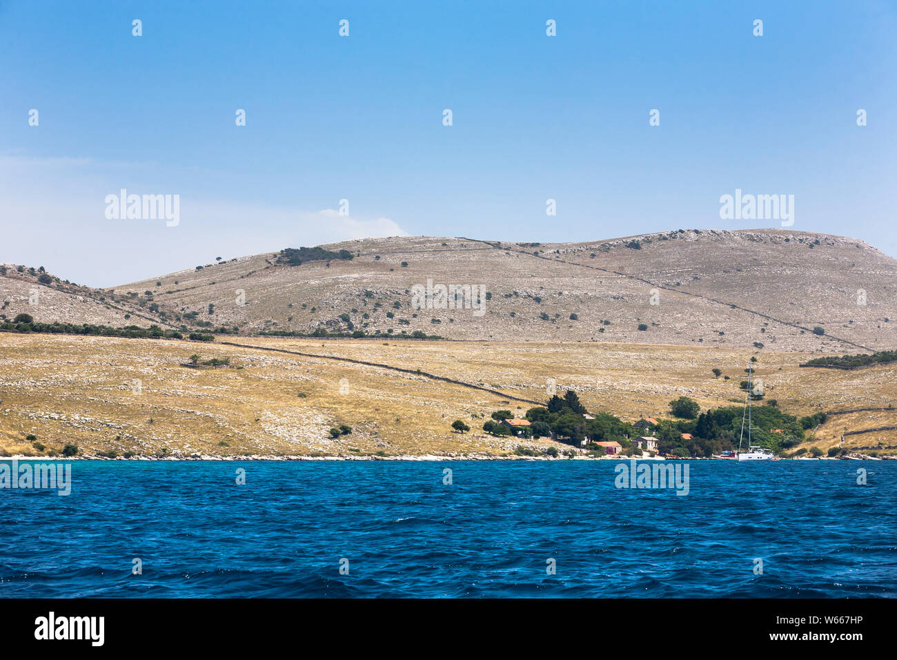 Der Weiler Lučica am Ufer des Otok Kornat, Nationalpark Kornaten, Kroatien Stockfoto