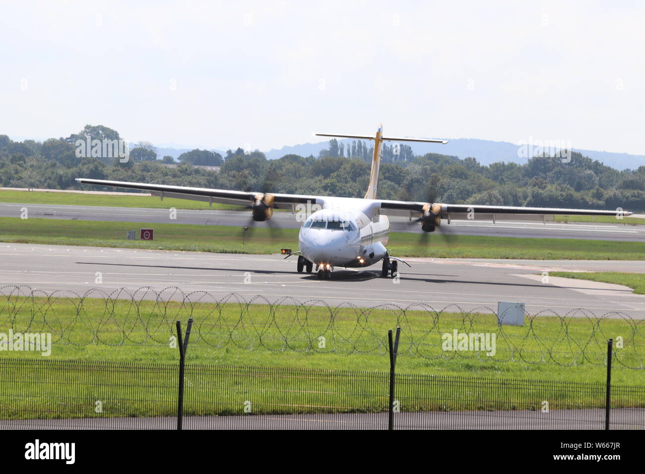 A Guernsey Aurigny ATR 72 - 600 Landung am Flughafen Manchester Credit : Mike Clarke / Alamy Stock Photos Stockfoto