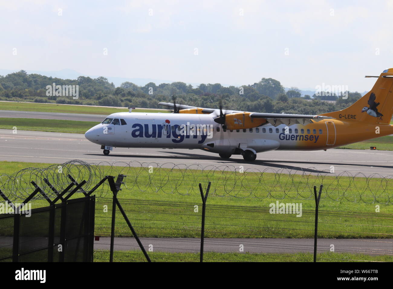 A Guernsey Aurigny ATR 72 - 600 Landung am Flughafen Manchester Credit : Mike Clarke / Alamy Stock Photos Stockfoto