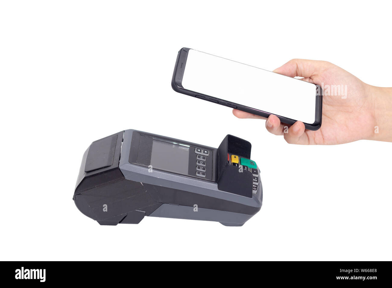 Bargeldlose Gesellschaft, Kunde zahlt Rechnung durch den Einsatz von NFC-Technologie am Point of Sale Terminal mit freistellungspfad Smartphone. Kontaktlose durch mobile dig Stockfoto