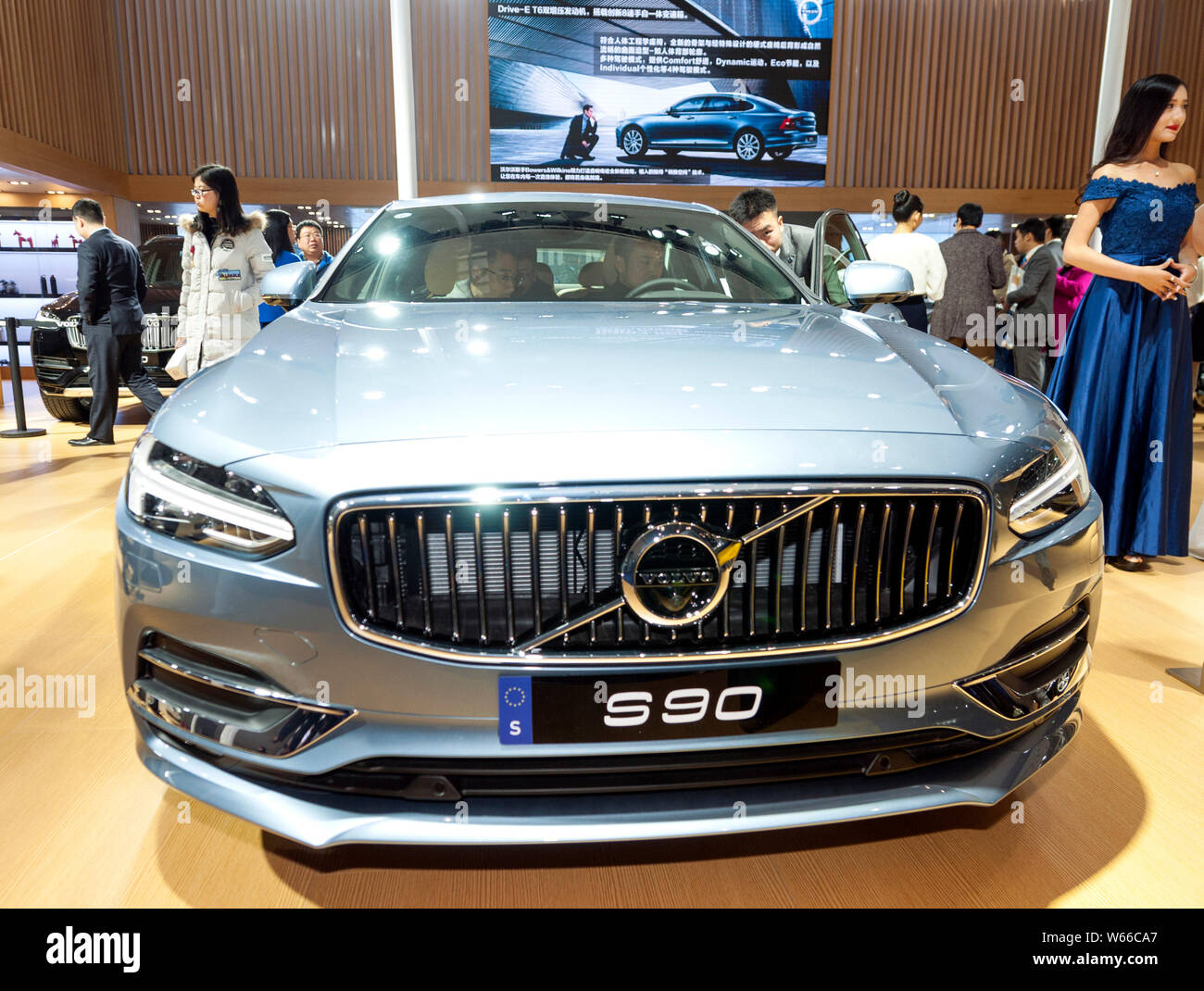 ---- Einen Volvo S 90 Auto ist auf dem Display während ein Automobil Ausstellung in Chongqing, China, 25. November 2017. Die Volvo Gruppe Ramping Up Ressourcen Stockfoto