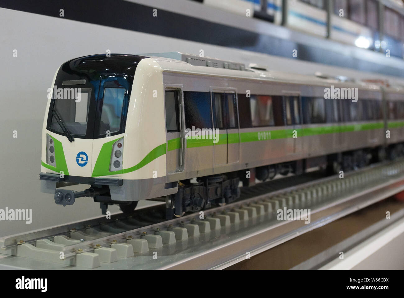 ---- Ein Modell U-Bahn ist auf dem Stand von Crrc (China Eisenbahnrollmaterial Corporation) während einer Ausstellung in Dalian, northea Stockfoto