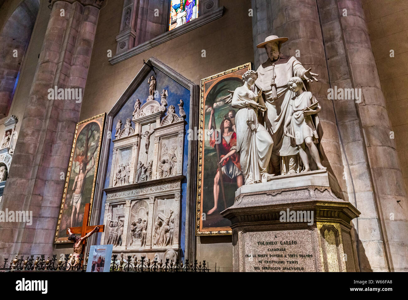COMO, ITALIEN, Juni 06, 2019: architektonischen Dekoren und Fresken des Duomo, Juni 06, 2019, Como, Italien Stockfoto