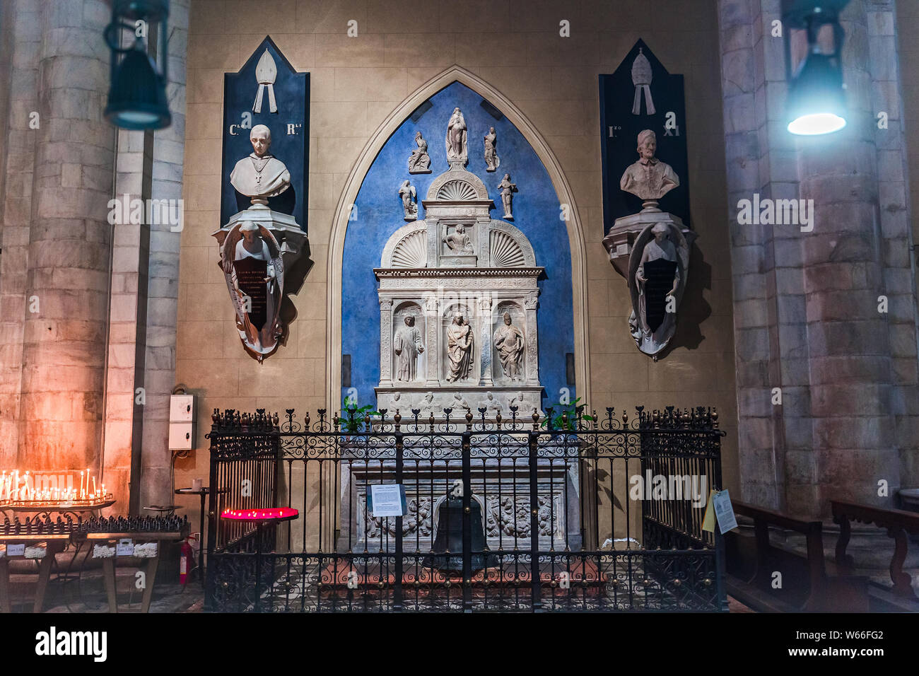COMO, ITALIEN, Juni 06, 2019: architektonischen Dekoren und Fresken des Duomo, Juni 06, 2019, Como, Italien Stockfoto