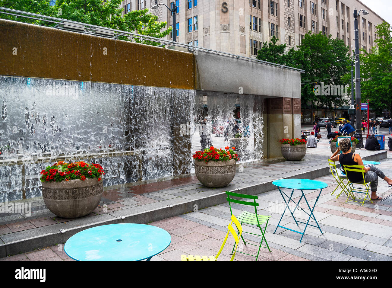 Ein Wasserspiel in der Mitte, 5th Avenue, von Seattle Stockfoto