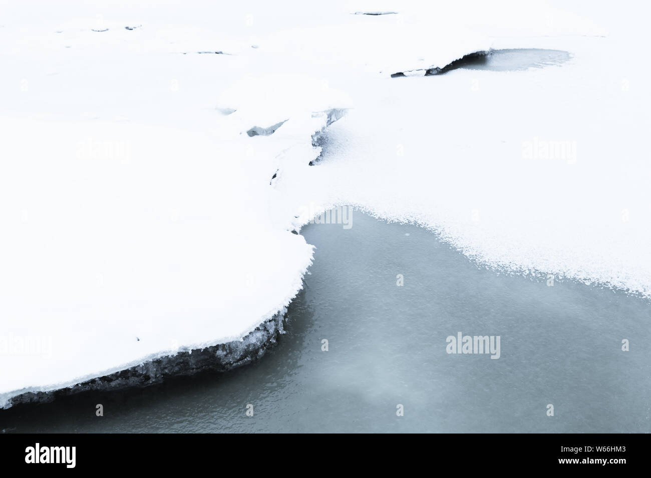 Küsten Eis auf der Ostsee Küste im Winter, natürliche Hintergrund Foto Stockfoto