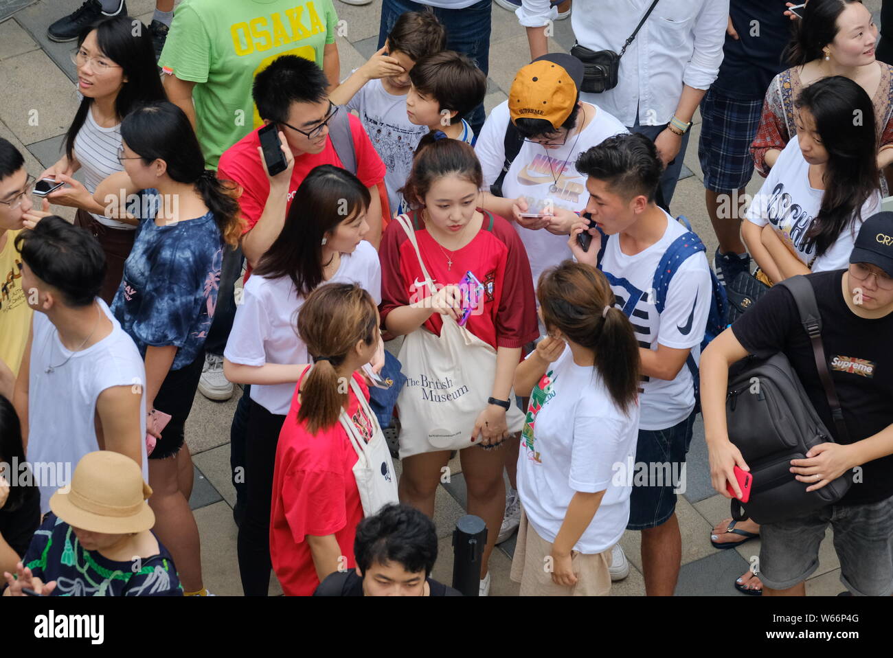 Chinesische fans Herde portugiesischer Fußballspieler Cristiano Ronaldo von Juventus Turin FC bei einer Werbeveranstaltung in Sanlitun, Peking, China, 19. Juli 2018 zu sehen Stockfoto