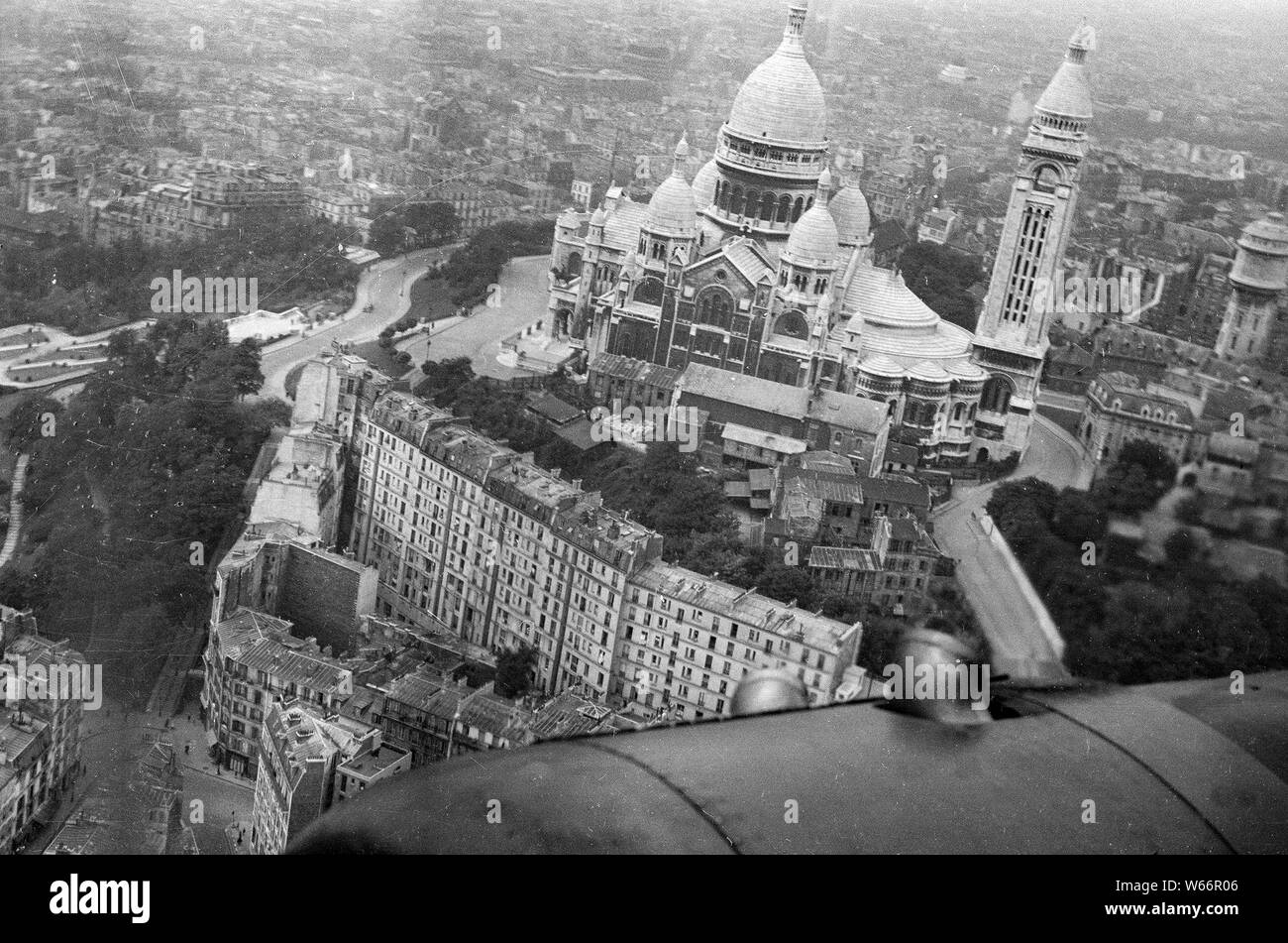 Paris, Frankreich -07-12-1940 einzigartige historische Luftaufnahmen von Mont Matre Kathedrale, die von einem Deutschen Aerial reconnaissance Fotograf während der deutschen Besetzung Frankreichs genommen Stockfoto